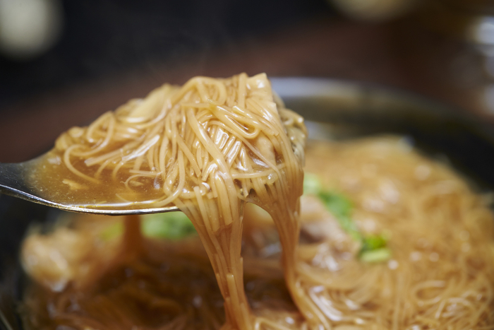 Taiwanese Noodle Dishes - Menjen - Braised Noodles with Hormone