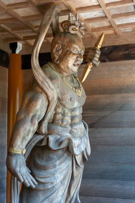 Niou statue at Nagasawa Temple in Sanda City, Hyogo Prefecture