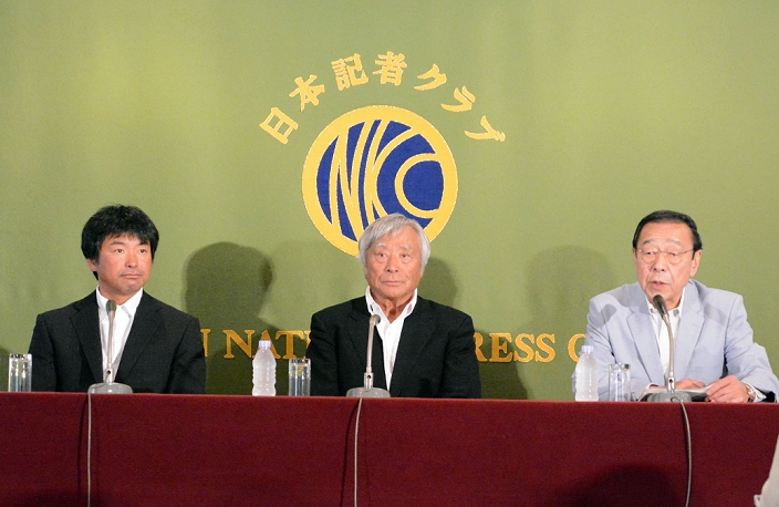 Talking about Climbing Everest Adventurer Yuichiro Miura June 6, 2013, Tokyo, Japan   Yuichiro Miura, center, a former daredevil skier, tells his latest adventure during a news conference at the Japan National Press Club in Tokyo on Thursday, June 6, 2013. Miura broke the world record when he scaled Mt. Everest to become the oldest person to conquer the 8,850 meter summit at the age of 80. At left is Miura s son Gota.  Photo by Kaku Kurita AFLO  FYJ  mis 