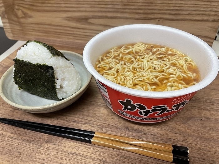 Meisei Kakeradekase Soy Ramen  without ingredients Meisei Kakeradekase Soy Ramen  without ingredients. As shown in the photo, Meisei Foods recommends eating it with rice balls or rice, or with side dishes on top, for a      way of eating it.