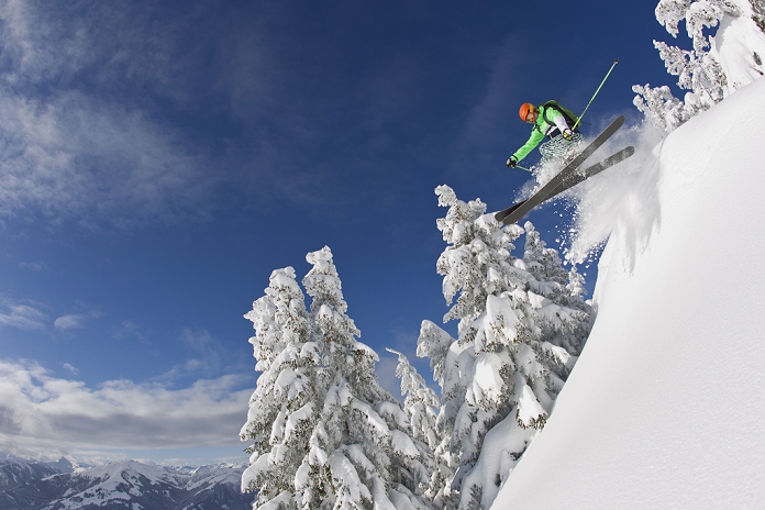Austria, Tyrol, Kitzbuhel, Mid adult man skiing