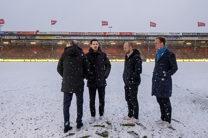 2022 23 Eredivisie Match cancelled due to snow DEVENTER, Stadium De Adelaarshorst, 10 03 2023 , season 2022   2023 , Dutch Eredivisie. during the match Go Ahead Eagles   RKC, Referee Jopchem Kamphuis. Infecting the pitch because of the snow 