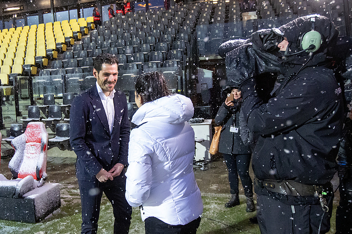 Netherlands: Go Ahead Eagles vs RKC Waalwijk DEVENTER, Stadium De Adelaarshorst, 10 03 2023 , season 2022   2023 , Dutch Eredivisie. during the match Go Ahead Eagles   RKC,  Referee Jopchem Kamphuis. Infecting the pitch because of the snow interviewed by Fresia Cousio Arias of ESPN