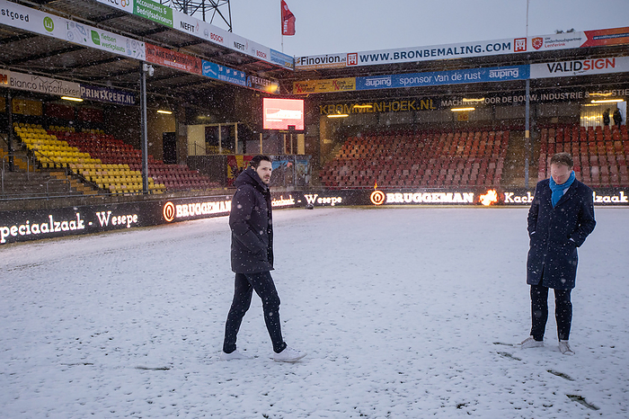 2022 23 Eredivisie Match cancelled due to snow DEVENTER, Stadium De Adelaarshorst, 10 03 2023 , season 2022   2023 , Dutch Eredivisie. during the match Go Ahead Eagles   RKC,  Referee Jopchem Kamphuis. Infecting the pitch because of the snow 