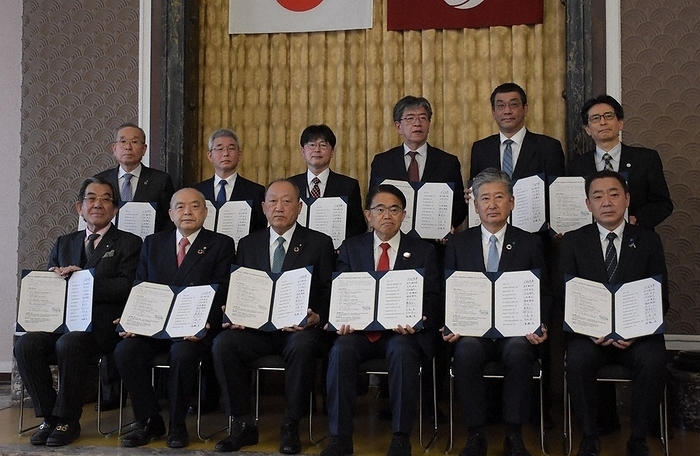 Governor Hideaki Omura  front row, third from right  and leaders of 11 agencies and organizations issued the Joint Declaration. Governor Hideaki Omura  front row, third from right  and top officials of 11 agencies and organizations issuing the Joint Declaration at the Aichi Prefectural Government at 11:57 a.m. on February 27, 2023  photo by Shiho Sakai 