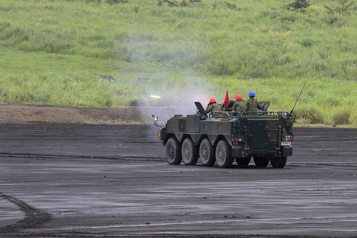 Shooting a Type 96 armored car with armored wheels Taken at Higashi Fuji Training Area
