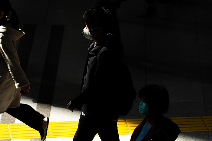 The Government of Japan changes mask s rule Pedestrians walk at a concourse of Shinagawa Station in Tokyo, Japan on March 15, 2023. The Government of Japan started leaving the decision on masking up to individuals from March 13, 2023, regarding the wearing of masks against COVID 19 infection.  Photo by AFLO 