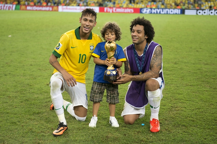FIFA Confederations Cup 2013 Brazil 3 consecutive championships  L R  Neymar, Marcelo  BRA , JUNE 30, 2013   Football   Soccer : Neymar  L  and Marcelo  R  of Brazil celebrate with Marcelo s son, Enzo and the trophy after winning the FIFA Confederations Cup Brazil 2013 Final match between Brazil 3 0 Spain at Estadio do Maracana in Rio de Janeiro, Brazil.  Photo by Maurizio Borsari AFLO   0855 
