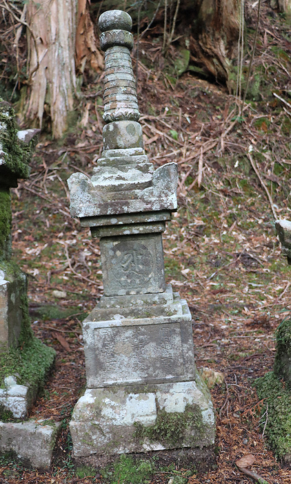Stone pagoda believed to be a memorial to Yamana Tokiyoshi A stone pagoda believed to be a memorial to Yamana Tokiyoshi at the Koyasan Okunoin Temple in Koyasan, Koyamachi.