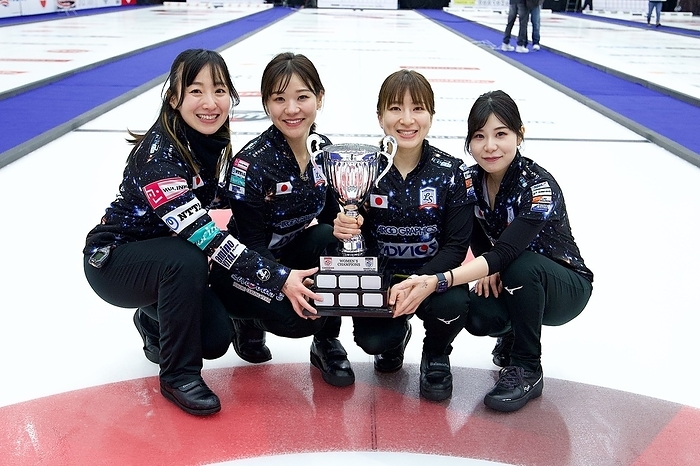2023 Curling Canadian Open Rocco Solare wins first place Team Fujisawa pose with the trophy after their victory in the final of the Grand Slam of Curling   Canadian Open in Camrose, Alberta on January 15, 2023. Front row from L to R, Satsuki Fujisawa, Chinami Yoshida, Yumi Suzuki, Yurika Yoshida.  Photo by Anil Mungal AFLO 