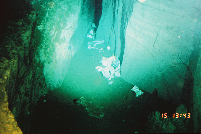  JAMSTEC  Aperture cracks Japan Trench, east of Miyako Open fractures, marine debris, plastic bag s , wrapping bag s  Dive  Filming  date: 1991 7 15 These contents are photographs obtained by JAMSTEC  Japan Agency for Marine Earth Science and Technology .