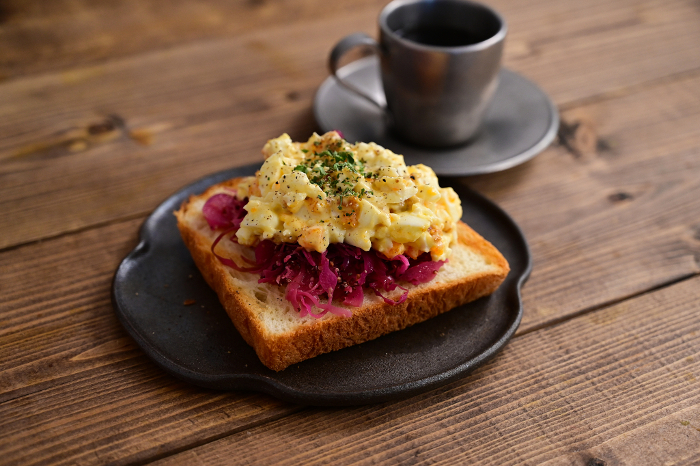 Open sandwich with pickled purple cabbage and egg salad