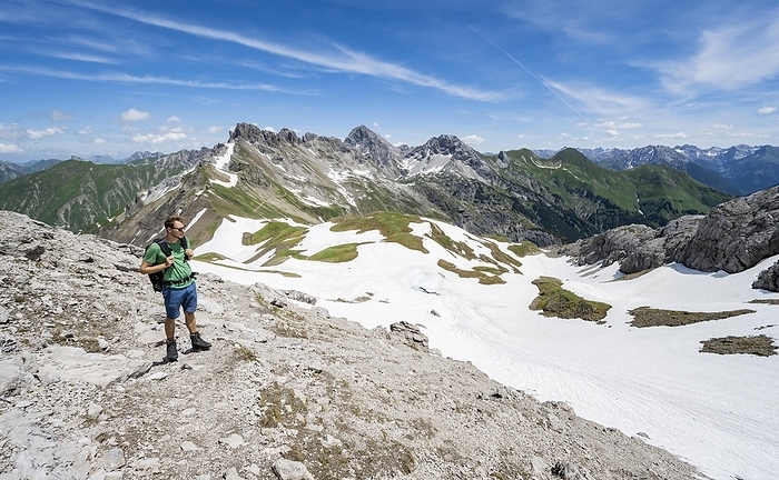 Hiker, mountaineer on the hiking trail, Heilbronner Weg, in the background mountain panorama with summit of Gro脽er Krottenkopf and Ramstallkopf, Allg盲 u Alps, Allg盲u, Bavaria, Germany, Europe