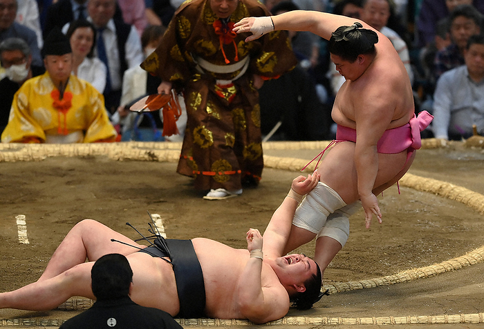 Spring Grand Sumo Tournament, Day 11 Ura defeats Masashiro  left  by shrugging him off, March 22, 2023 at the Edion Arena Osaka  photo by Rei Kubo.