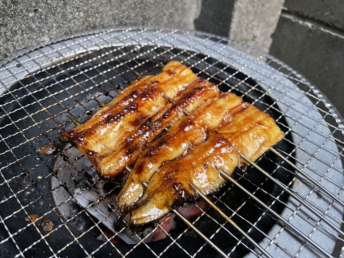 Image of broiled eel on a charcoal grill