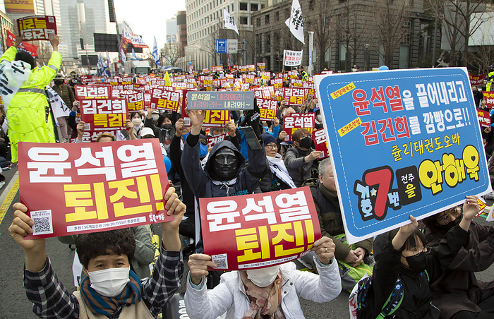 Anti Japan and anti Yoon Suk Yeol protest in Seoul Anti Japan and anti Yoon Suk Yeol protest, Mar 18, 2023 : South Koreans participate in an anti Japan and anti Yoon Suk Yeol protest in central Seoul, South Korea. Tens of thousands of South Koreans demonstrated to denounce South Korean President Yoon s March 16 summit with Japanese Prime Minister Fumio Kishida, which they insisted, was humiliating for South Korean history and people. Pickets read,  Yoon Suk Yeol Resign   and  Organize a special prosecution to investigate Kim Keon Hee  .  Photo by Lee Jae Won AFLO   SOUTH KOREA 