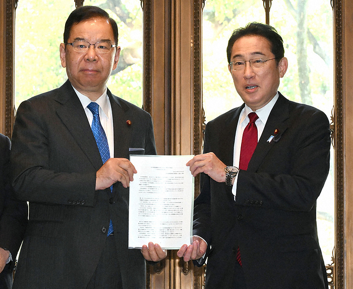 Prime Minister Fumio Kishida receives a proposal for improving Japan China relations from Communist Party Chairman Kazuo Shii. Prime Minister Fumio Kishida receives a proposal for improving Japan China relations from Communist Party Chairman Kazuo Shii  left  at 0:41 p.m. on March 30, 2023, in the Diet.