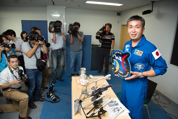 Mr. Wakata Becomes the First Japanese Captain Talking about his aspirations at JAXA July 29, 2013, Tsukuba, Japan   Japanese astronaut Koichi Wakata poses for photographers with a plaque during a news conference at the Japan Aerospace Exploration Agency in Tsukuba, Ibaraki Prefecture, some 55 km northeast of Tokyo, on Monday, July 29, 2013. Wakata, 49, will become the first Japanese astronaut to serve as commander at the International Space Station. He will board the Russian spacecraft Soyuz slated for launch on Nov. 7.  Photo by AFLO  UUK  mis 