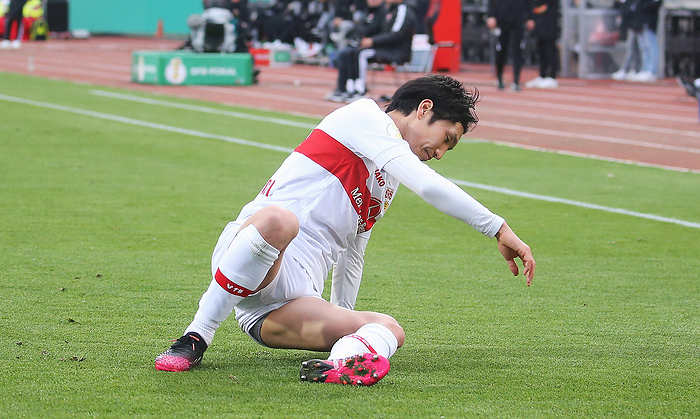 05.04.2023 N rnberg, Fu ball DfB Pokal 1. FC N rnberg vs. VfB Stuttgart, Genki Haraguchi  VfB  entt uscht Gem   den Vorg 05 04 2023 Nuremberg, Football DfB Cup 1 FC Nuremberg vs VfB Stuttgart, Genki Haraguchi VfB disappointed According to the requirements of the DFL German Football League is prohibited in the stadium and or from the game made photographs in the form of sequence images and or video like photo series to exploit or to let exploited