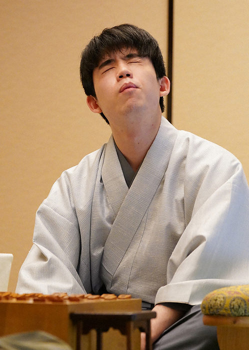 The 81st Meijin Tournament   7th game   1st day Challenger Sota Fujii frowns during the first game of the 81st Meijin Tournament, April 5, 2023, 3:36 p.m. at Hotel Chinzan so Tokyo in Bunkyo ku, Tokyo.