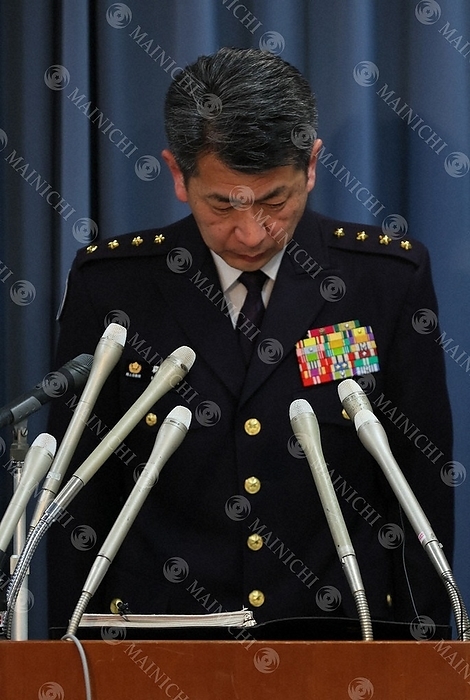 Missing Ground Self Defense Force Helicopter, Chief of Staff of Ground Staff holds press conference. Yasuomi Morishita, chief of the Ground Staff of the Japan Ground Self Defense Force, bows his head at a press conference at the Ministry of Defense on April 6, 2023, at 8:58 p.m. Photo by Naoaki Hasegawa