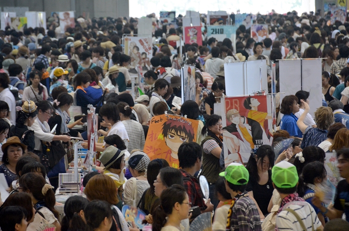 210,000 people visited the market in the heat wave Summer Comic Market begins August 10, 2013, Tokyo, Japan   The scorching heat notwithstanding, enthusiasm, exhilaration and exuberance is all in the air on the opening day of the Summer Comic Market on Sunday, August 10, 2013. About 210,000 comic buffs visited the three day biannual trade fair for comics and animations.  Photo by Natsuki Sakai Aflo  AYF  mis 