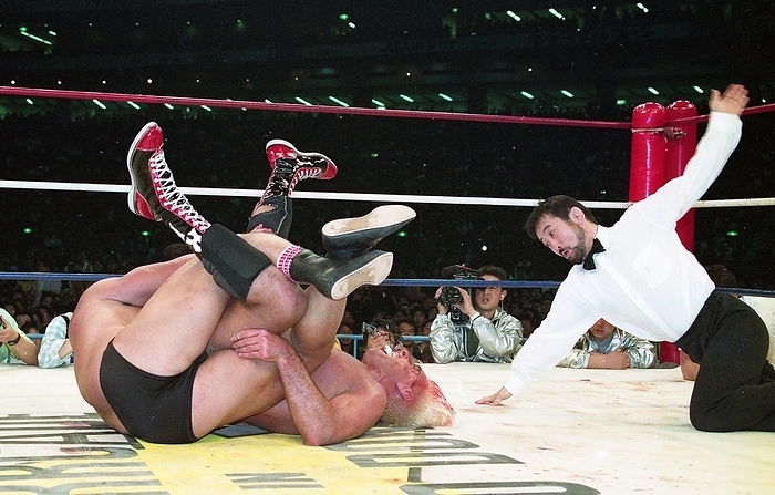 1991 New Japan Pro Wrestling Tokyo Dome, NBA   IGGP Heavyweight W Title Match 19910321, New Japan Pro Wrestling, Tatsumi Fujinami  left  won a pinfall from Ric Flair with the Grand Cobra Twist, sub referee Tiger Hattori  right  counting the count, NWA World   IWGP Heavyweight W title match at the Tokyo Dome