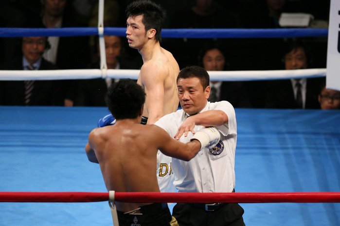 Ryota Murata Pro debut  L to R  Akio Shibata  JPN , Ryota Murata  JPN , August 25, 2013   Boxing : London Olympic gold medalist Ryota Murata of Japan action after kock Ryota Murata won by TKO after 2nd rounds. SPORT   1090 .