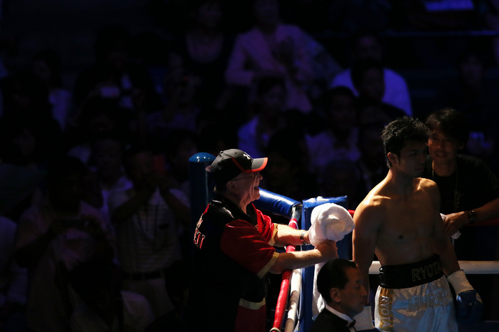 Ryota Murata Pro debut Ryota Murata  JPN , August 25, 2013   Boxing : London Olympic gold medalist Ryota Murata of Japan against Akio Shibata of Japan during the thier Ryota Murata won by TKO after 2nd rounds.  Photo by AFLO SPORT   1090 .