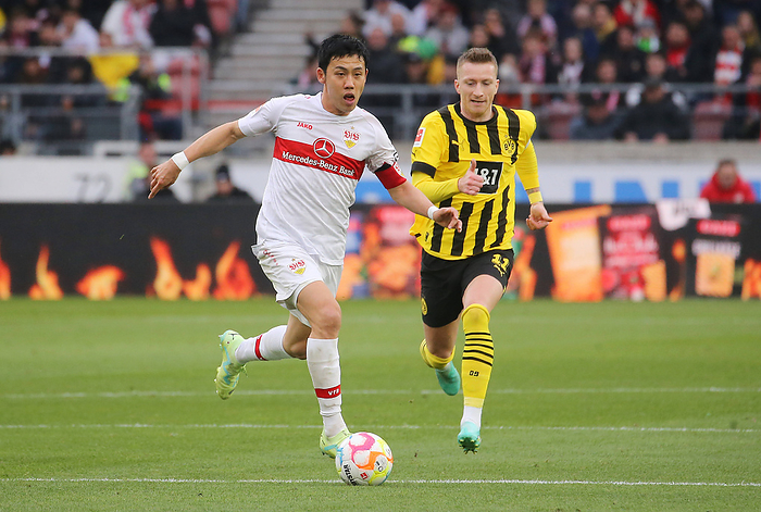 Stuttgart, Fu ball Bundesliga, Saison 2022 2023, VfB Stuttgart vs. BVB Borussia Dortmund , v.l. Wataru Endo  VfB , Marco Stuttgart, Fu ball Bundesliga, Saison 2022 2023, VfB Stuttgart vs BVB Borussia Dortmund , v l Wataru Endo VfB , Marco Reus BvB In accordance with the In accordance with the requirements of the DFL Deutsche Fu ball Liga is prohibited in the stadium and or from the game made photographs in the form of sequence images and or video  like photo series to exploit or to video  like photo  series. The DFL Deutsche Fu ball Liga is prohibited in the stadium and or from the game made photographs in the form of sequence images and or video  like photo series to exploit or to let exploited