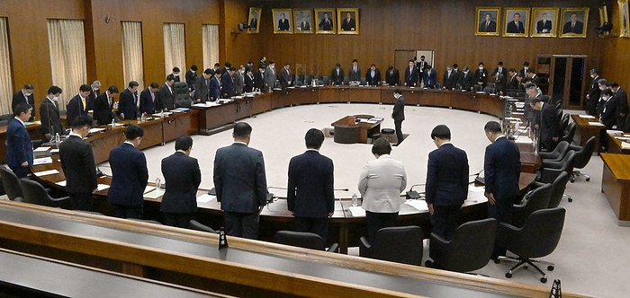 One year after the Shiretoko sightseeing boat accident, a moment of silence was observed at a meeting of the Committee on Land, Infrastructure, Transport and Tourism of the House of Representatives. Members of the House of Representatives National Diet Committee observe a moment of silence in the Diet at 1:03 p.m. on April 19, 2023.