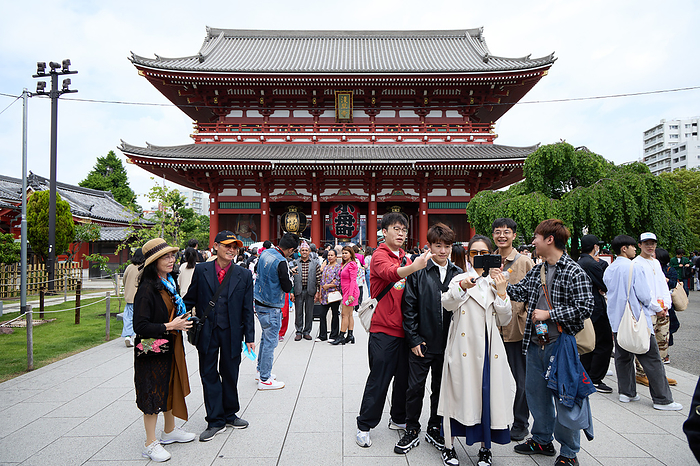 Spring vacation week in Japan Foreign tourists take pictures at the Sensoji temple in Asakusa entertainment district, Tokyo in Japan on May 1, 2023.  Yohei Osada AFLO 