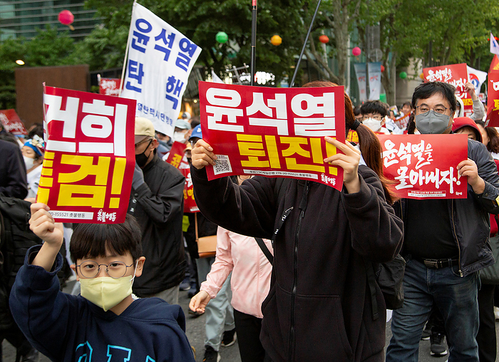 Anti Japan and anti Yoon Suk Yeol protest in Seoul Anti Japan and anti Yoon Suk Yeol protest, May 6, 2023 : South Koreans participate in a protest rally opposing to Japanese Prime Minister Fumio Kishida s visit to Seoul and demanding the resignation of South Korean President Yoon Suk Yeol in Seoul, South Korea. Thousands of protesters rallied on Saturday. Pickets read  L R ,  Organize a special prosecution to investigate  first lady  Kim Keon Hee  ,  Impeach Yoon Suk Yeol ,  Yoon Suk Yeol Resign   and  Let s remove Yoon Suk Yeol from the presidency  .  Photo by Lee Jae Won AFLO   SOUTH KOREA 