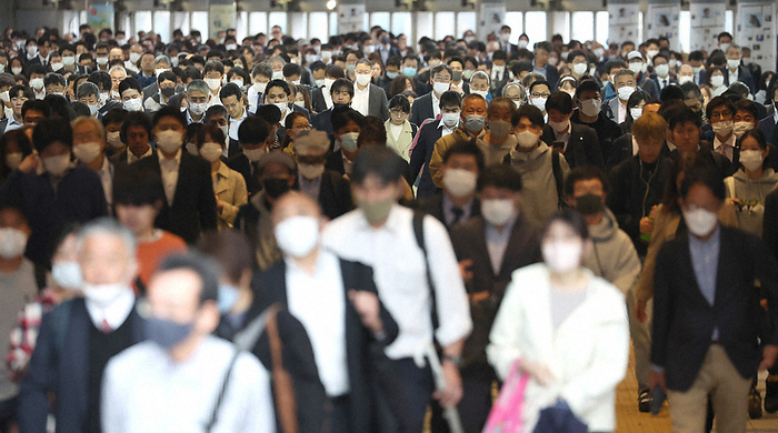 New Corona moves to Class 5. People walk along a corridor near Shinagawa Station on May 8, 2023, 7:45 a.m. in Minato Ward, Tokyo, after the new coronavirus was moved to  category 5  status under the Infectious Disease Control Law.