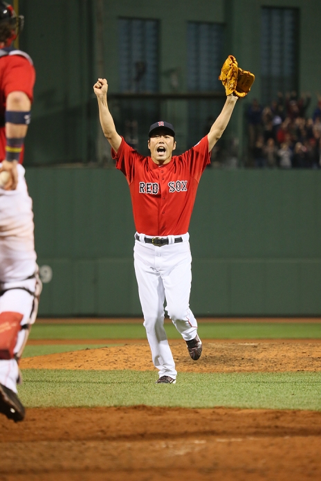 2013 MLB Red Sox win first district title in 6 years Koji Uehara  Red Sox , SEPTEMBER 20, 2013   MLB : Pitcher Koji Uehara of the Boston Red Sox celebrates after winning the Major League Baseball game Red Sox won the American League East Division. Anderson AFLO   JAPANESE NEWSPAPER OUT 