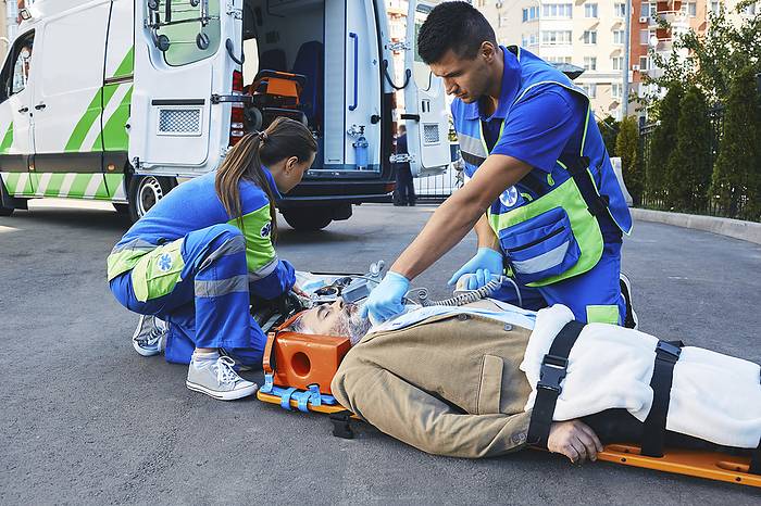 Paramedics treating patient Paramedics treating patient., by PEAKSTOCK   SCIENCE PHOTO LIBRARY