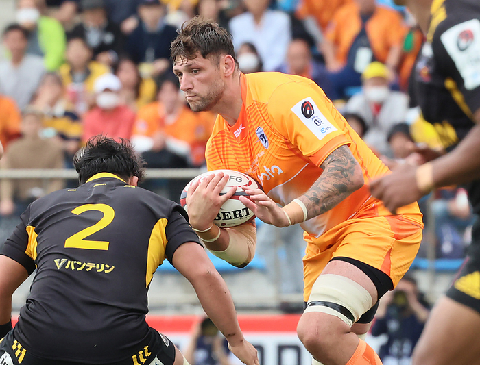 Kubota Spears Funabashi Tokyo bay defeats Tokyo Suntory Sungoliath at the Japan Rugby League One play off semi final May 14, 2023, Tokyo, Japan   Kubota Spears Funabashi Tokyo bay lock Ruan Botha carries the ball during the Japan Rugby League One play off semi final againsti Tokyo Suntory Sungoliath in Tokyo on Sunday, May 14, 2023. Spears defeated Sungoliath 24 18 and advanced to the final.   Photo by Yoshio Tsunoda AFLO 