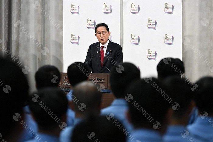 Prime Minister Kishida to visit Hiroshima for G7 Hiroshima Summit soon Prime Minister Fumio Kishida encourages the National Police Agency and Japan Coast Guard units assigned to provide security at the G7 Summit in Minami Ward, Hiroshima, May 13, 2023, 1:05 p.m. Photo by Takehiko Onishi