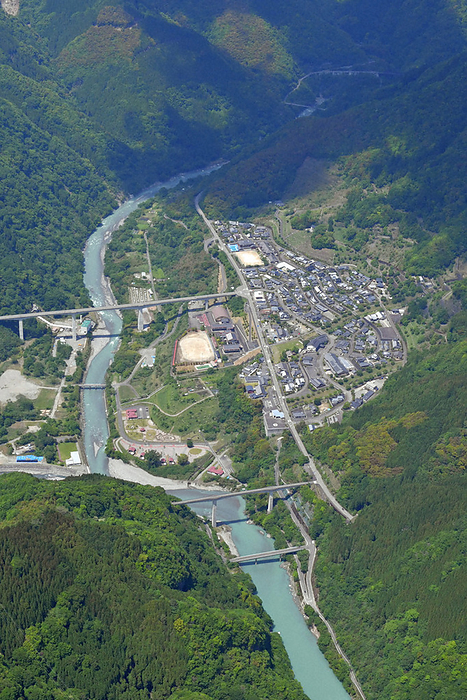 Central area of Goki Village, which is scheduled to be submerged due to the construction of the Kawabe River Dam The central part of Itsuki Village, which is scheduled to be submerged due to the construction of the Kawabe River Dam. In the center right is Touji village, which was relocated to higher ground due to the dam project  downstream in the foreground .