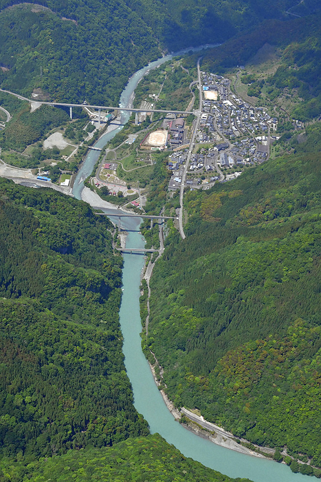 Central area of Goki Village, which is scheduled to be submerged due to the construction of the Kawabe River Dam The center of Goki Village  at the back of the screen , which is scheduled to be submerged due to the construction of the Kawabe River Dam. In the foreground is the lower reaches of the Kawabe River.