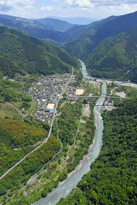 Central area of Goki Village, which is scheduled to be submerged due to the construction of the Kawabe River Dam The center of Goki Village  near the center of the screen , which is scheduled to be submerged by the construction of the Kawabe River Dam. The Kawabe River flows from the front  upstream  to the back.