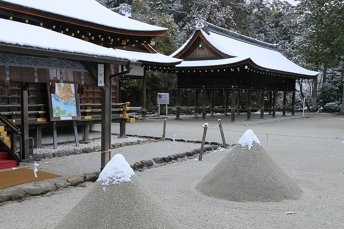 Kamigamo Shrine in light snow, Kyoto City, Kyoto Prefecture