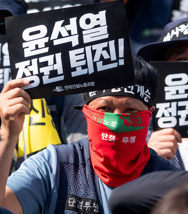 Construction workers call for South Korean President Yoon Suk Yeol s resignation in Seoul Construction workers  protest, May 16, 2023 : A worker from the Korean Construction Workers  Union participates in a protest in central Seoul, South Korea. About 25,000 construction workers participated in the rally to protest President Yoon Suk Yeol s labor policies and to call for Yoon s resignation. The workers commemorated a 50 year old union member Yang Hoe Dong who killed himself by self immolation in early May while facing a prosecution investigation. The construction workers  union has accused the government of oppressive and fabricated investigations targeting Yang and the workers  union, local media reported. The mask reads, Unity and Fighting  and pickets read, Yoon Suk Yeol s Regime Resign  .  Photo by Lee Jae Won AFLO   SOUTH KOREA 