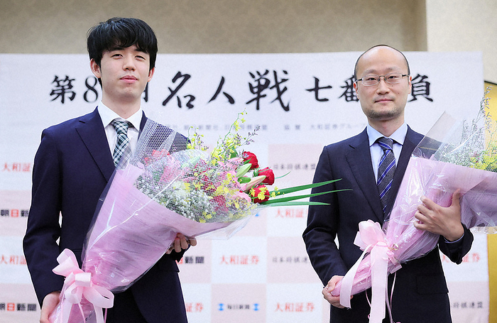 The 81st Meijin Seventh Game, Round 4, the day before the game Meijin Akira Watanabe  right  and challenger Sota Fujii pose for a commemorative photo with a bouquet of flowers at the eve of the 4th round of the Meijin Tournament at the Nomi President Hotel in Iizuka City, Fukuoka Prefecture, at 6:35 pm on May 20, 2023.