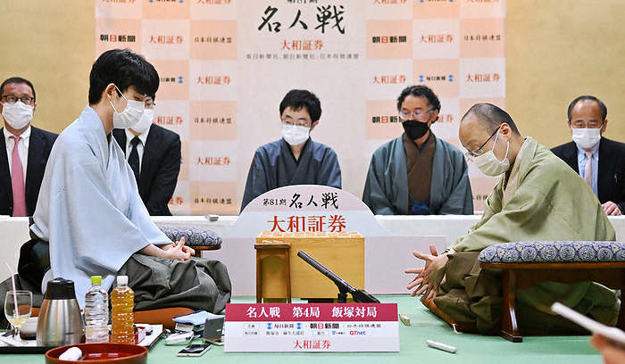 The 81st Meijin Tournament 7th game, Round 4, Day 2, Fujii 6 kan wins his 3rd game. Meijin Watanabe Akira shows a nodding expression after losing to challenger Sota Fujii  left  in the fourth game of the 81st Meijin Tournament.