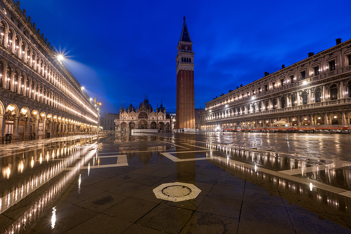 St Mark s Square with the Campanile bell tower and the Basilica of St Mark, San Marco, Venice, Veneto, Italy St. Mark s Square with the Campanile bell tower and the Basilica of St. Mark, San Marco, Venice, UNESCO World Heritage Site, Veneto, Italy, Europe, by Ed Rhodes