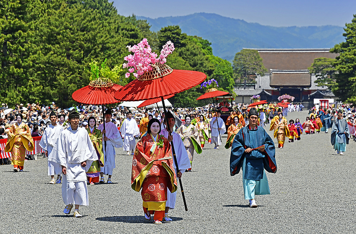 Aoi Matsuri, Roadside Ceremony Kyoto Gyoen, Kyoto City, Kyoto Prefecture Saio dai, women s procession of the Aoi Matsuri, with the Saio dai riding on a portable shrine with a high ranking courtesan  Meibu  in attendance.