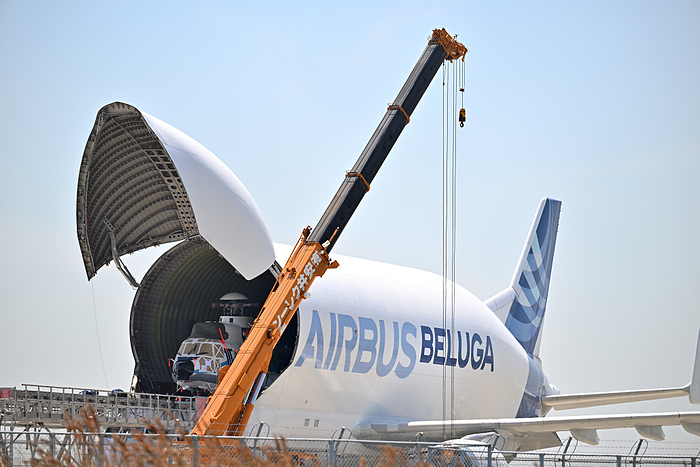 Crane truck with extended arm for unloading Airbus A300 600ST  Beluga , Hyogo, Japan Taken at Kobe Airport. This is the third time a beluga has flown to Japan. First flight to Kobe Airport in about 1 year and 5 months since December 2021.