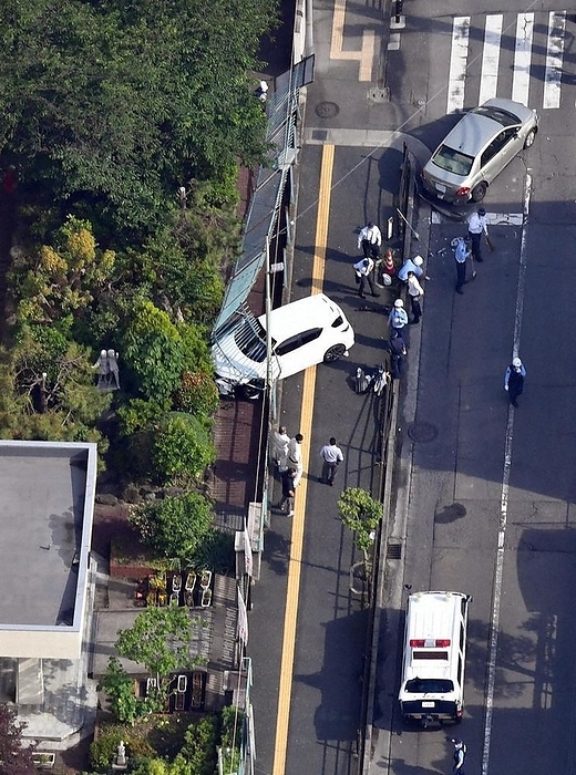 Passenger car that ran into the fence of an elementary school A passenger car  center  that ran into the fence of an elementary school in Kashiwabara City, Osaka Prefecture, Japan, at 3:55 p.m. on May 31, 2023, photographed by Nobushi Kako from a Head Office helicopter.