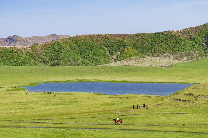 Kumamoto Prefecture】Aso Kusasenrikehama Spacious grassland scenery and horseback riding experience